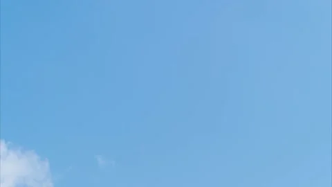 Nice moving white cirrus cloud in horizon, Beautiful blue sky and cloudscape 스톡 동영상 236288272