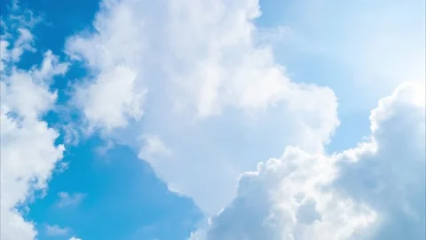 Nice moving white cirrus cloud in horizon, Beautiful blue sky and cloudscape 스톡 동영상 236288278
