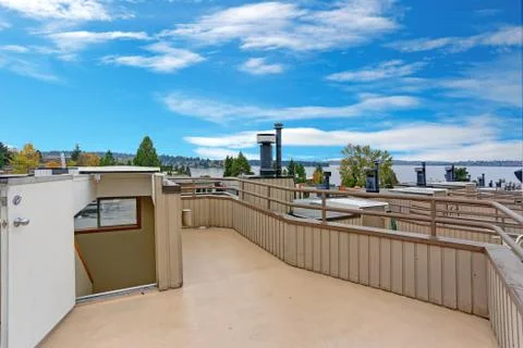 Nice rooftop deck with amazing views of Lake Washington, Seattle and mountain Stock Photos