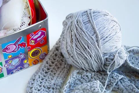 Nice sewing box with creative wool sweater Foto stock