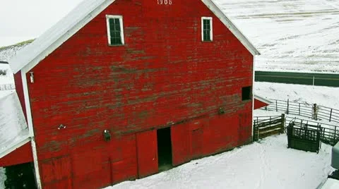 A nice smooth aerial of a red barn from 1908 Stockbeeldmateriaal 18200715
