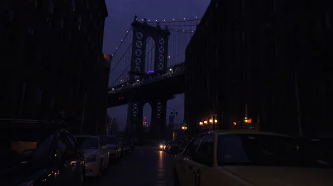 A nice view of a Brooklyn New York street with the Bridge background and Vidéo 47256521