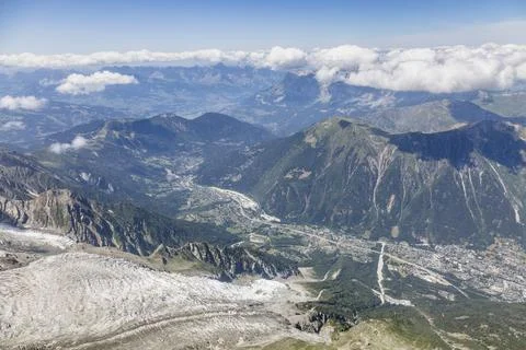 Nice view on the Chamonix mountain valley, between the Alps, Chamonix Mont-.. Foto stock