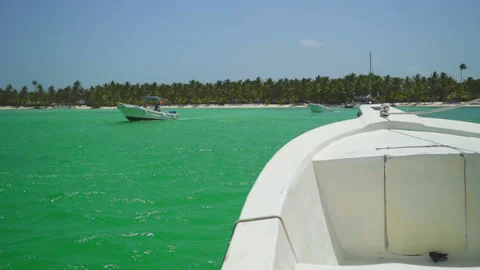 Nice view of the ocean and coast with moving boats Video stock 72017265