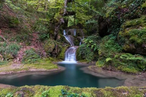 Nice waterfall with a small pool inside a forest Foto stock