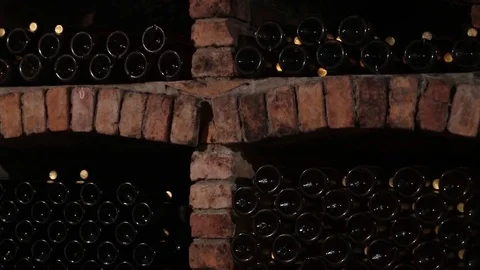 Niche with wine Vídeos de archivo 85383656