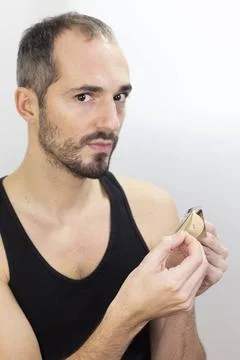 Nicotine A man putting a nicotine patch on. Copyright: xCOLLANGESxx/xIMAGE... Fotos de archivo