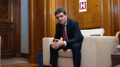 Nicusor Dan, waiting in the lobby. Bucharest, Romania – 2025, May 20. Video stock 313819192