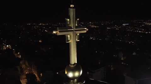 Night aerial view of biggest orthodox church in Serbia. Stockbeeldmateriaal 48753655