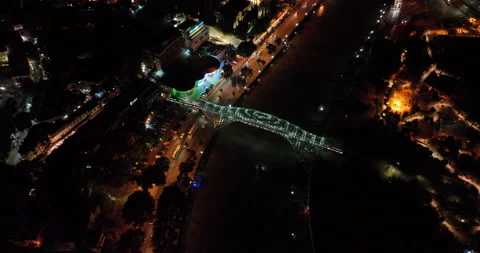 Night aerial view of Bridge of Peace and beautiful cityscape of Tbilisi 스톡 동영상 197609181