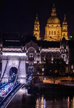 Night Budapest, Chain bridge on the background of Istvan Basilica, reflecti.. Stock Photos