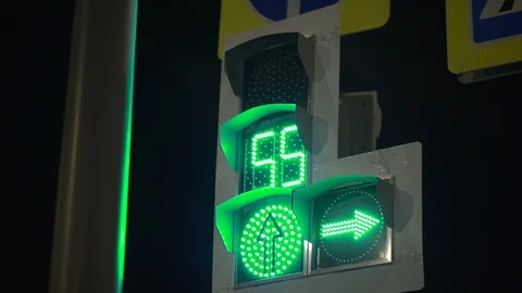 Night city traffic light 動画素材 85483432