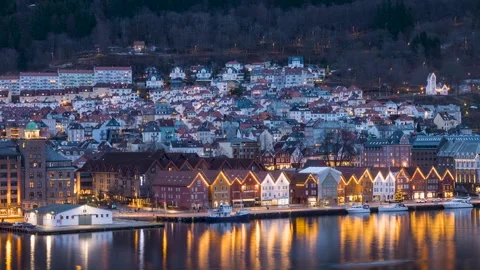 Night to day time lapse view of the Bryggen district in Bergen Video stock 261038190