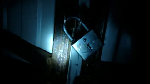 Night, discovers that the castle is open Vídeo Stock 35965387