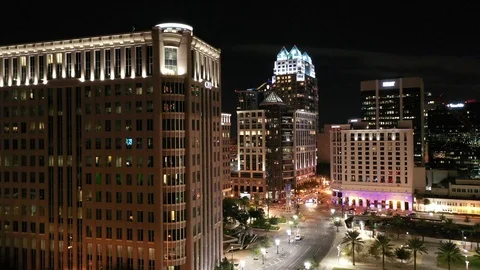 Night drone flight along illuminated downtown Orlando office towers Vídeos de archivo 100278883