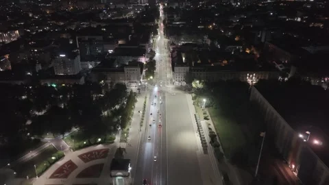 Night Drone Flight Along Stefan cel Mare Boulevard in Chisinau, Moldova 스톡 동영상 342028120