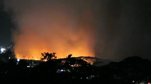 Night Fire Burns In A Field 스톡 동영상 10866062