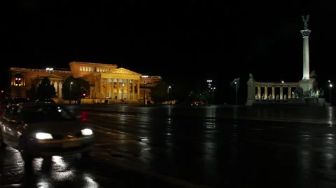NIGHT HEROES SQUARE MILLENIUM MONUMENT MUSEUM OF FINE ARTS BUILDING Stockbeeldmateriaal 39383231