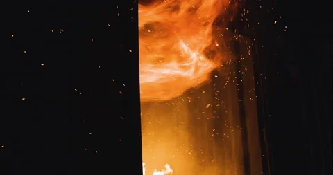 Night House Fire Danger Firefighter Emergency Flames Graphic Slow Motion Embers Stockbeeldmateriaal 196203005