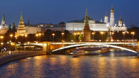 Night hyper lapse of Moscow Kremlin Video stock 104064458