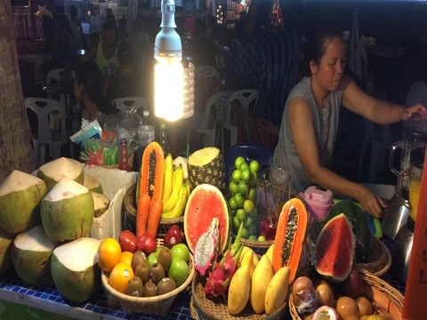 Night of the island of Samui fresh drinks market Stock Footage 71301177