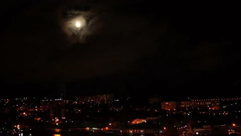 Night landscape of the city with the moon in the clouds. Vladivostok, Russia Vídeo Stock 136762586
