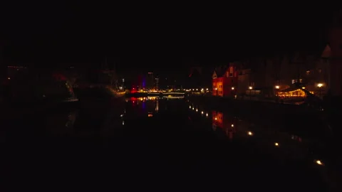 Night low drone flying between buildings along Motlawa River, Gdansk 스톡 동영상 339170849