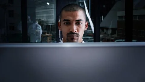 Night, man and programmer in office with computer, software development and.. Foto stock