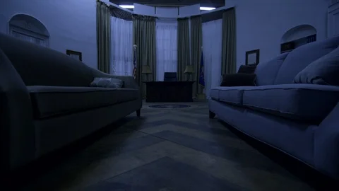 Night in the Oval Office Low Angle Gimbal approach to desk Stock Footage 87719696