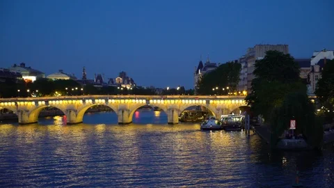 Night panoramic view of the Seine river, Site island and Neuf bridge Stock Footage 108185874