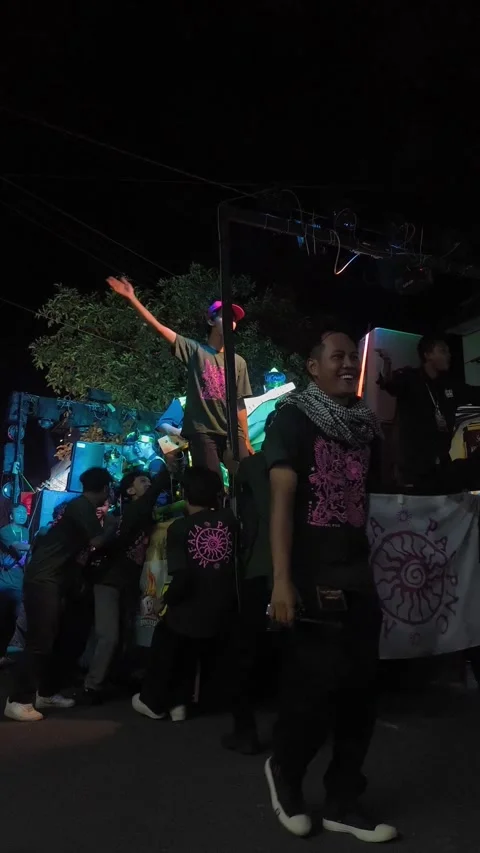 Night parade with glowing decorations and joyful participants Stock-Footage 341997686