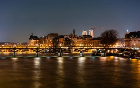 Night Paris, reflection of lights in the river Seine, cityscape Stock-Fotos