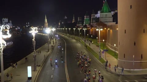 Night race of cyclists through the Central streets of the city, Stock Footage 138775111