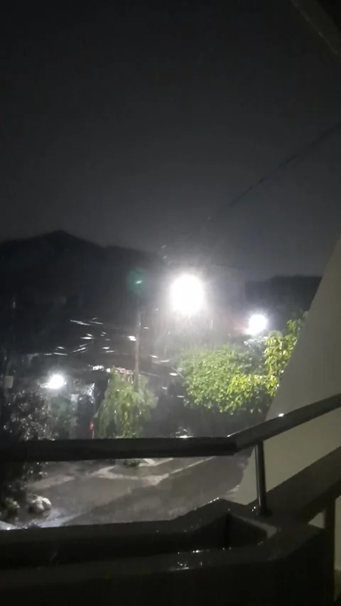 Night, Raining Stock-Footage 335722963
