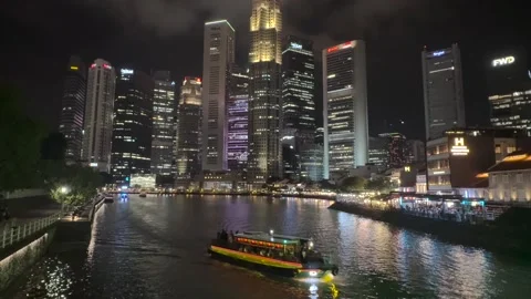 Night real-time video. Floating tourist boat in Marina Bay and Singapore River Stock Footage 305686264