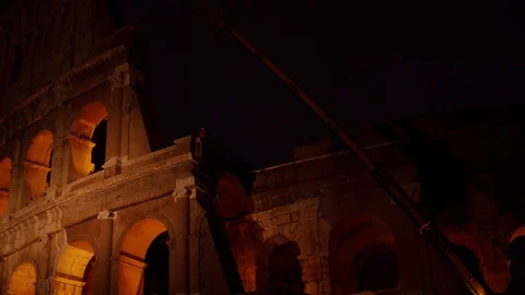 Night reconstruction work at roman Coliseum with light illumination on night sky 库存影片 123555769