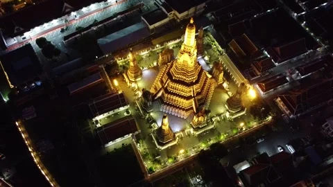 Night Rising Shot of Illuminated Wat Arun Bangkok 库存影片 332573353