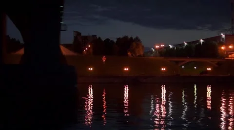 Night river under the bridge Stock-Footage 65280327