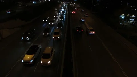 Night road, heavy traffic. Video stock 220190131