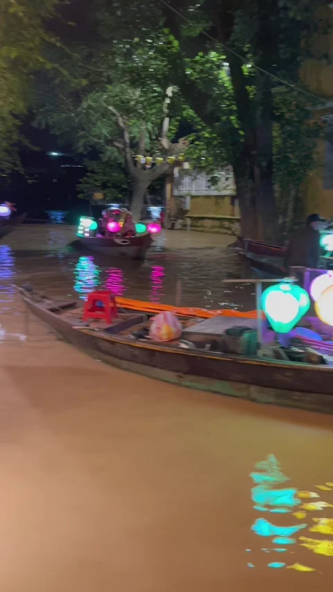 Night scene of boats with lanterns, Hoi An, Quang Nam, VN Stock Footage 331547053