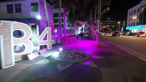 Night scene of BP walk with light lit up Vidéo 318101577