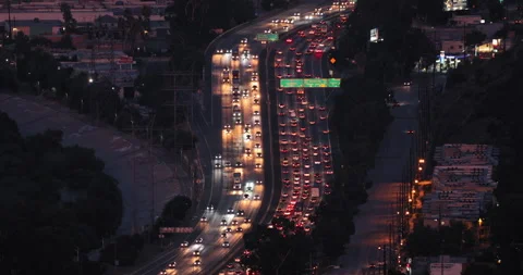 Night scene of busy multi-lane highway with cars driving in different directions Видео 135957367