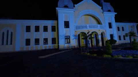 Night scene with a drone of the royal bath, lights, Stockbeeldmateriaal 277229916