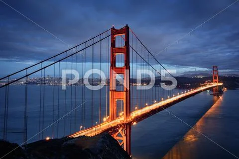 Night scene with golden gate bridge Stock Photos