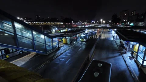 Night scene at the Parque Dom Pedro II bus terminal, Video stock 342623660