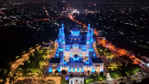 Night scenery of illuminated Sheikh Zayed Grand Mosque Stock Footage 303495928