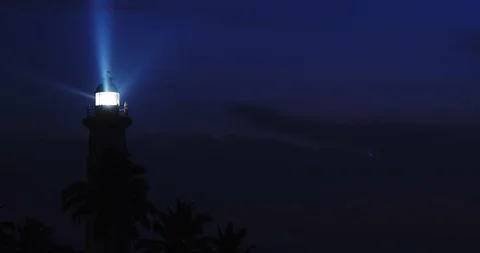 Night seascape with lighthouse Vídeo Stock 108633061