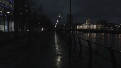Night Shot Down River Liffey With Dart Going By 動画素材 143557179