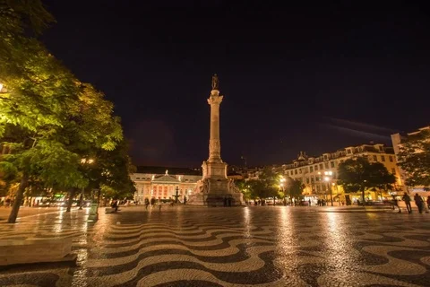 Night shot of  Lisbon square with monument Stock Footage 85166017