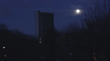 Night shot of moon and clouds over abandoned building Video stock 85905772